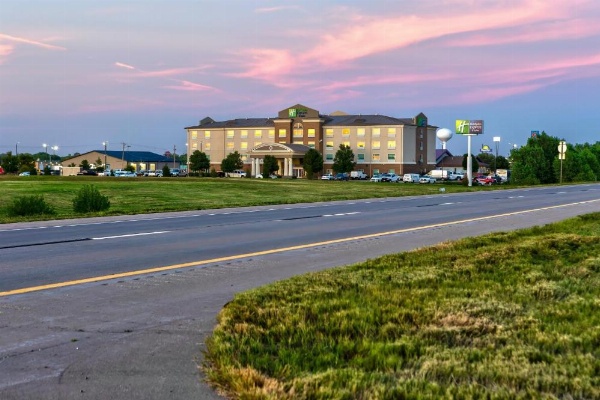 Holiday Inn Express Hotel & Suites Salina image 27