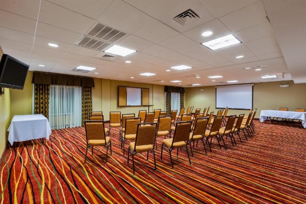 Holiday Inn Express Hotel & Suites Salina image 8